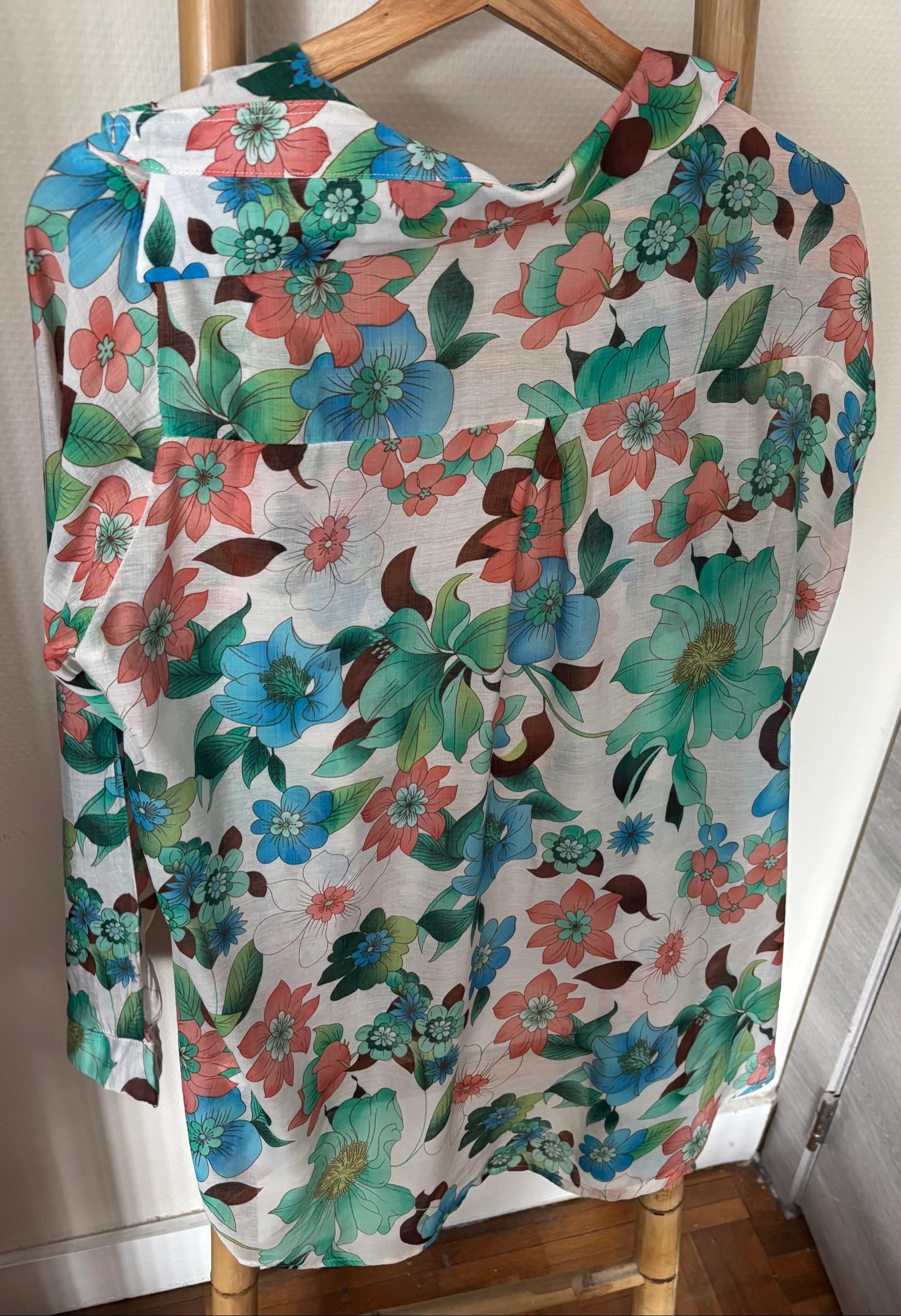 🌸 Flowy Floral Shirt - Size M – photo 5